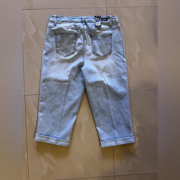 Earl Jean Women's Capri Size 12 Jeans- NWT pockets light blue - Picture 12 of 16